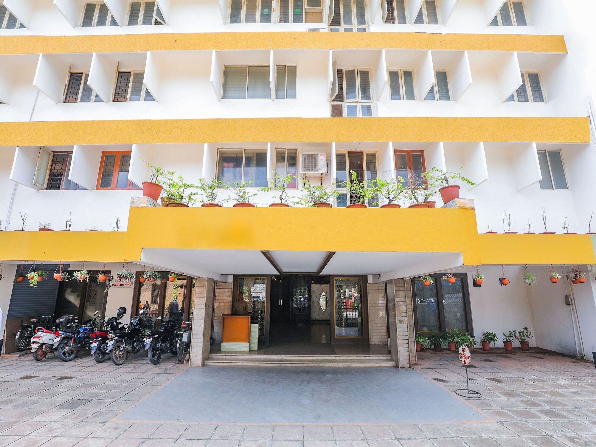 Oyo 17278 Hotel Srinivas Mangalore Exteriör bild